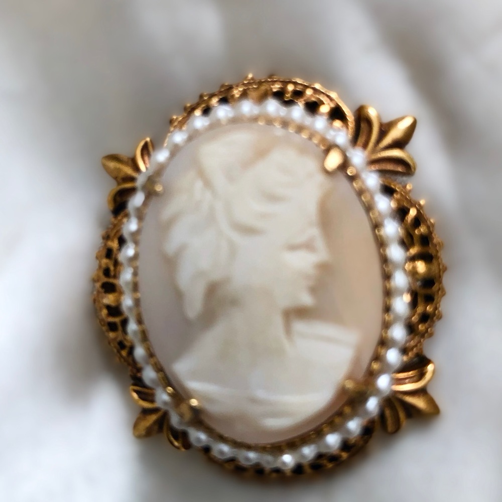 Signed FLORENZIA Mid-Century Cameo Brooch